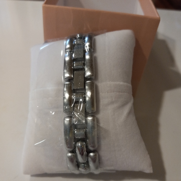 NWB QVC Diamonique Silvertone 3ATM Waterr Resistant Bracelet Wrist Watch - Picture 5 of 6